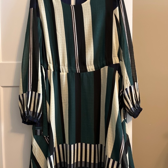 Stylish Dress - Picture 2 of 3